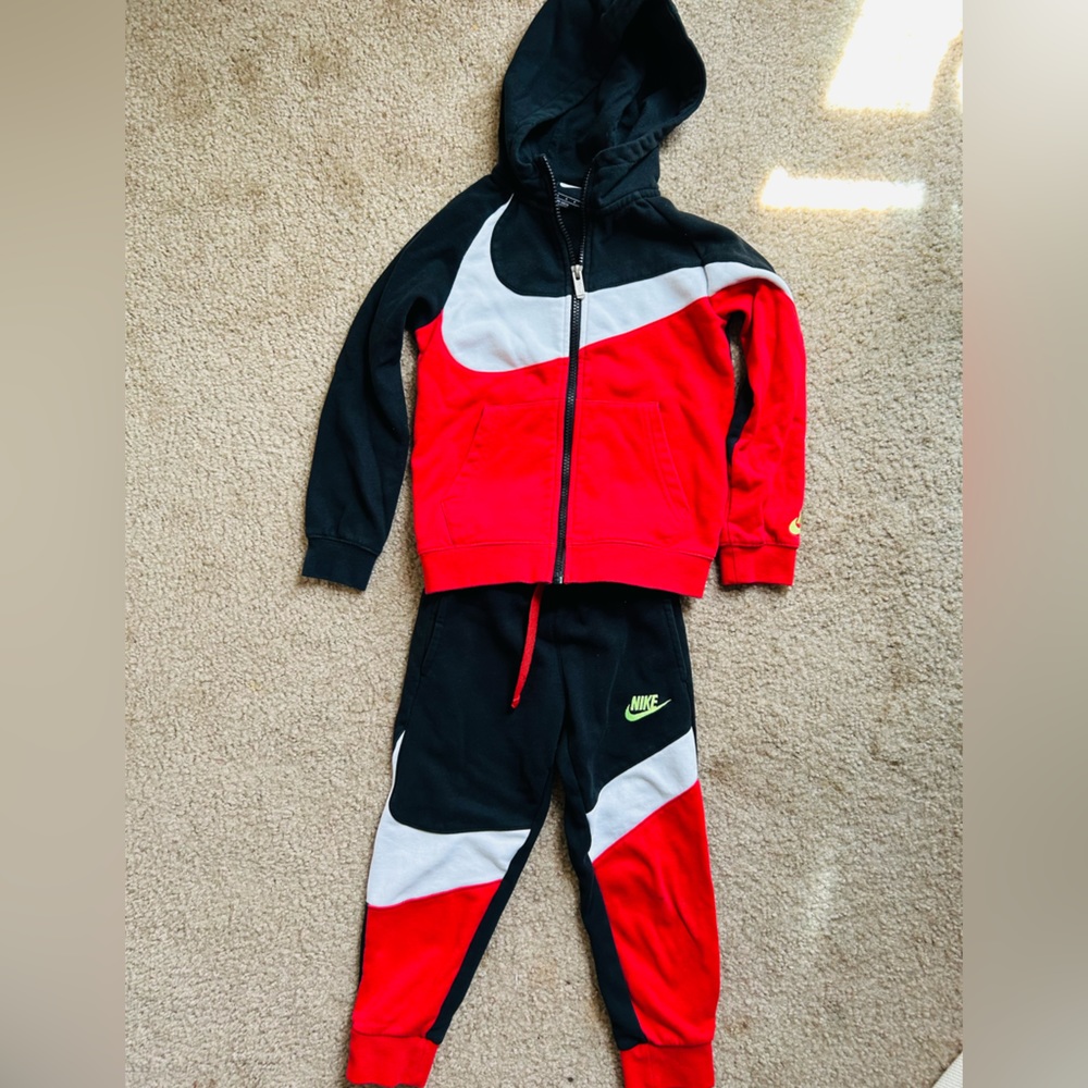 Nike light sweatshirt sets size 5T
